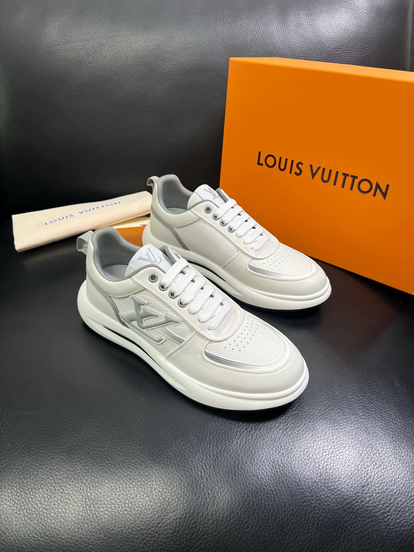 Men's shoes💰800 Lv 🔍Top purchasing agent🇮🇹 Louis Vuitton, the sports sneaker counter is synchronized, the uppers are imported from Italy, high-quality splicing colorful and complex crafts, the imported mesh padding is soft and comfortable, soles: original soles specially provided by the original factory, T men's men's shoes 💰U exclusive movable molded soles are super comfortable, original factory and single goods, 🔍🔍high quality, you can enter and exit the counter at will, welcome to compare, code number 38-44 (customized 45) 85871